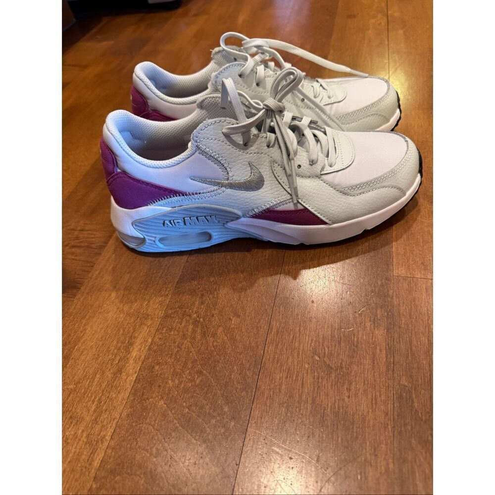 Nike Air Max Excee Women’s Sneakers Size 7.5 White Pink Running Shoes Excellent